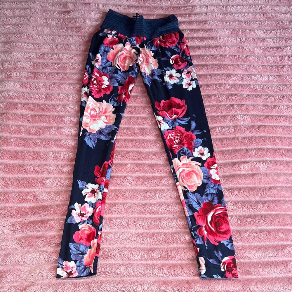 Cute Booty Lounge Floral Leggings - Navy and Red